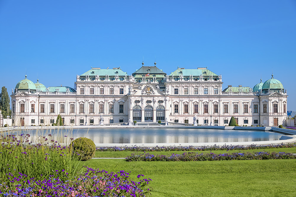 Palacio de Belvedere con los jardines