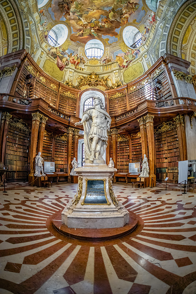 Interior de la biblioteca nacional de Viena