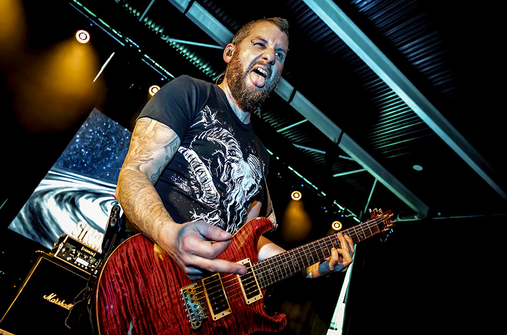 Guitarrista de Sinaia sacando la lengua