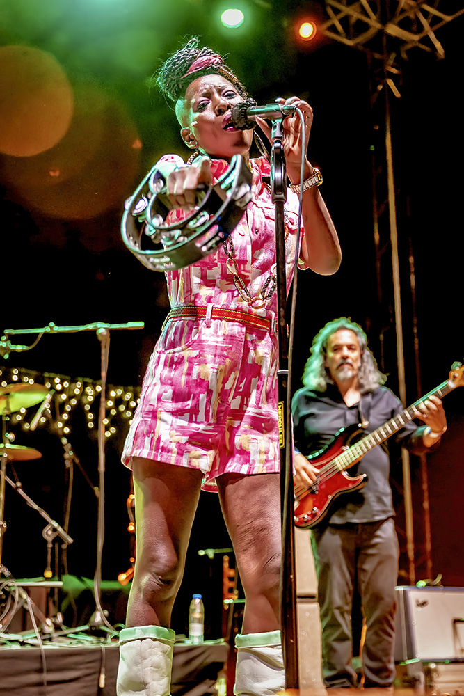 Shirley Davis & The Silverbacks en su concierto en el Afro Blue Festival