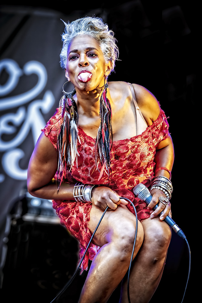Shakura SAida en concierto en el Bilbao Blues Festival 2023