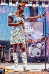 Shirley Davis de cuerpo entero