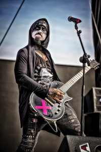 Guitarrista de Megara durante el concierto en el Z Live 2021