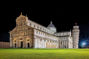 Conjunto arquitectónico de Pisa de noche
