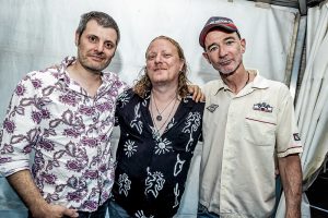 Matt Schofield y su banda posando para el Blues Béjar Festival