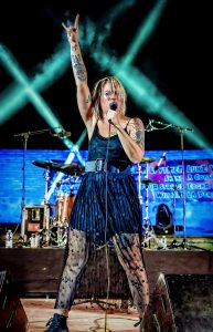 Shake durante su concierto en el Frank Rock&Blues Festival 2022