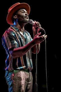 Steffen Morrison cantando en el Blues Béjar Festival