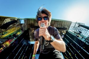 Cantante de 91 Suite durante el concierto en el Rock Imperium