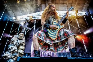 Zakk Wylde tocando la guitarra con Black Label Society