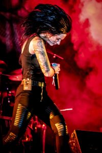 Bloodhunter Z Live cantante chica