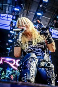 Doro cantando en el concierto del Rock Imperium 2022