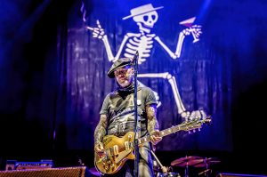 Mike Ness al frente de Social Distortion en el Azkena Rock Festival 2022