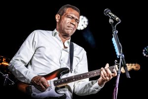 Robert Cray en directo en la edición 2023 del Blues Peer Festival en Bélgica